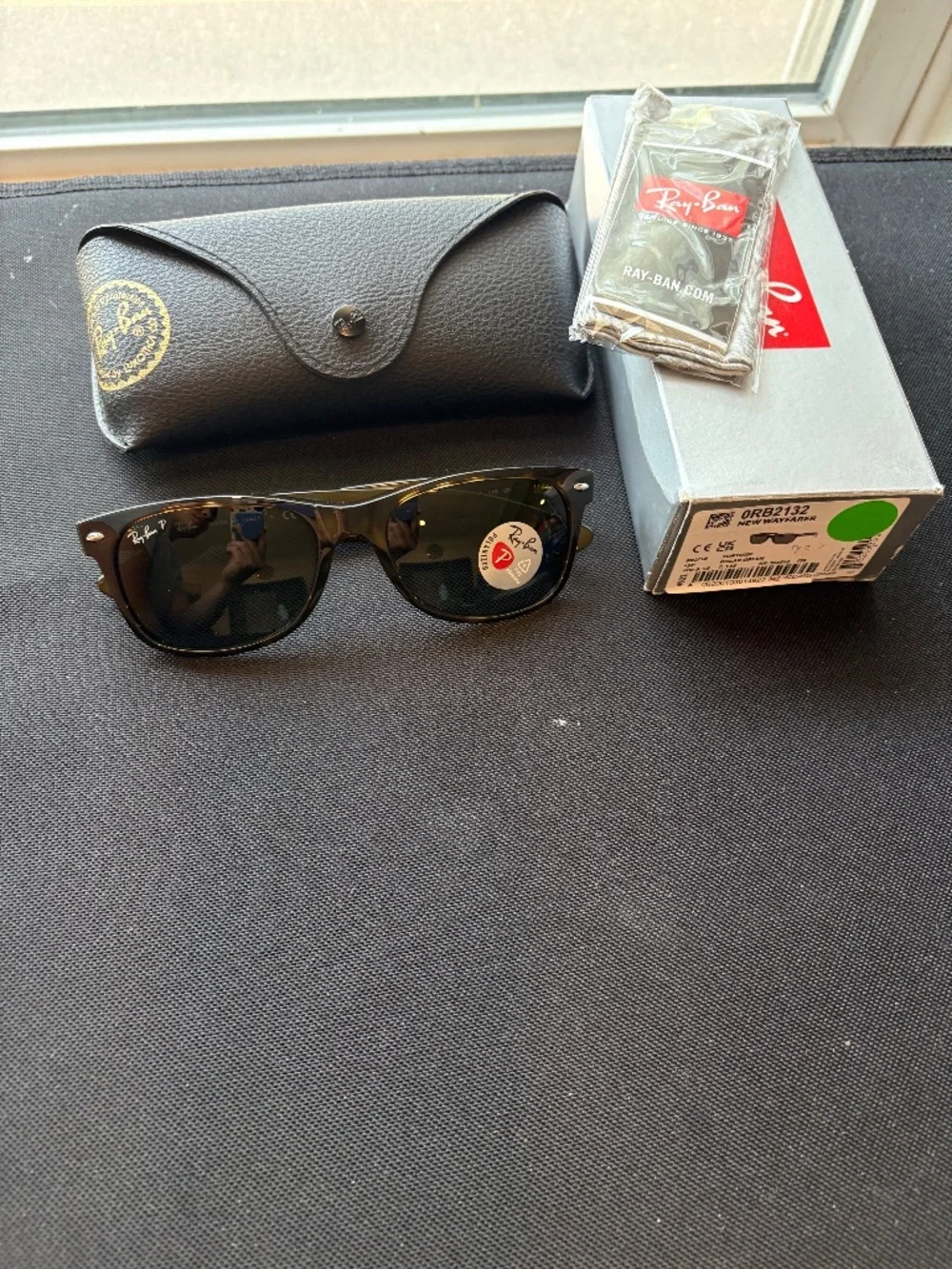 Ray-Ban New Wayfarer Classic polarized sunglasses (RB2132)